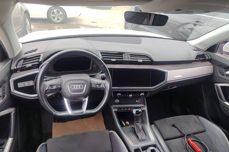 Used Audi Q3 2020 35 TFSI Fashion Dynamic Model Center Console