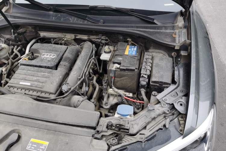 Used Audi Q3 2020 35 TFSI Fashion Dynamic Model Engine Bay Left