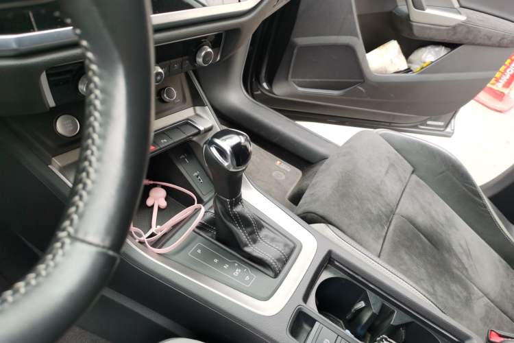 Used Audi Q3 2020 35 TFSI Fashion Dynamic Model Gear Lever