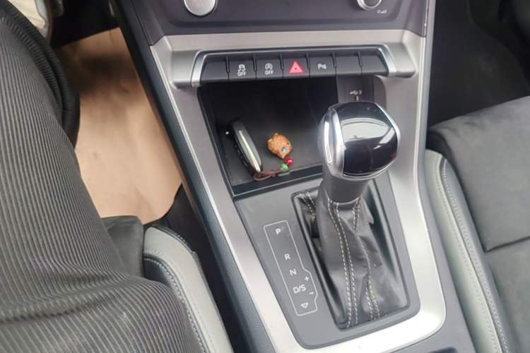 Used Audi Q3 2020 35 TFSI Fashion Dynamic Model Gear Lever