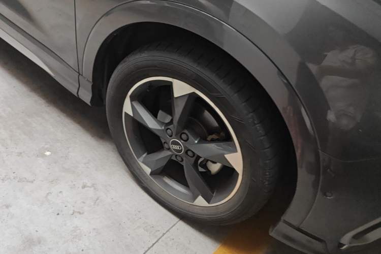 Used Audi Q3 2020 35 TFSI Fashion Dynamic Model Right Front Wheel Hub