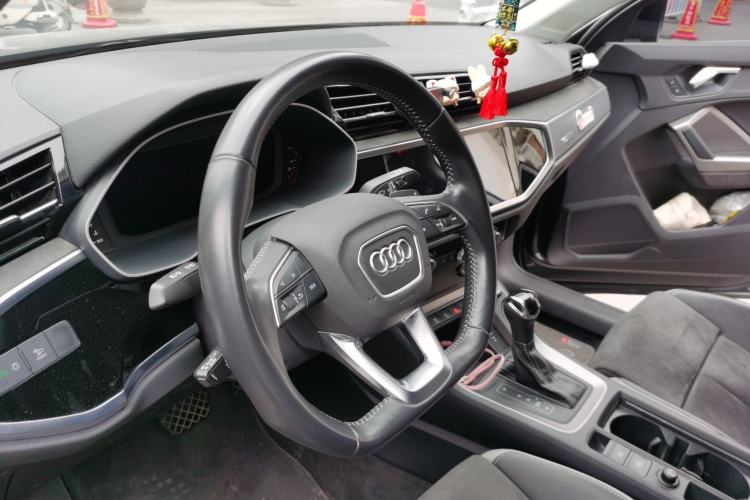 Used Audi Q3 2020 35 TFSI Fashion Dynamic Model Steering Wheel