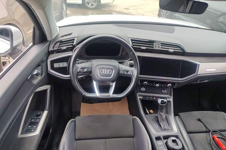 Used Audi Q3 2020 35 TFSI Fashion Dynamic Model Steering Wheel