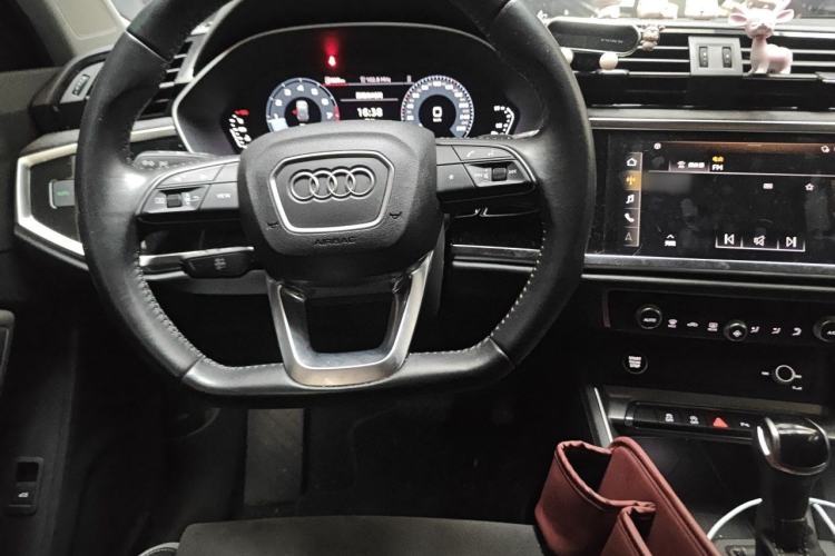 Used Audi Q3 2020 35 TFSI Fashion Dynamic Model Steering Wheel