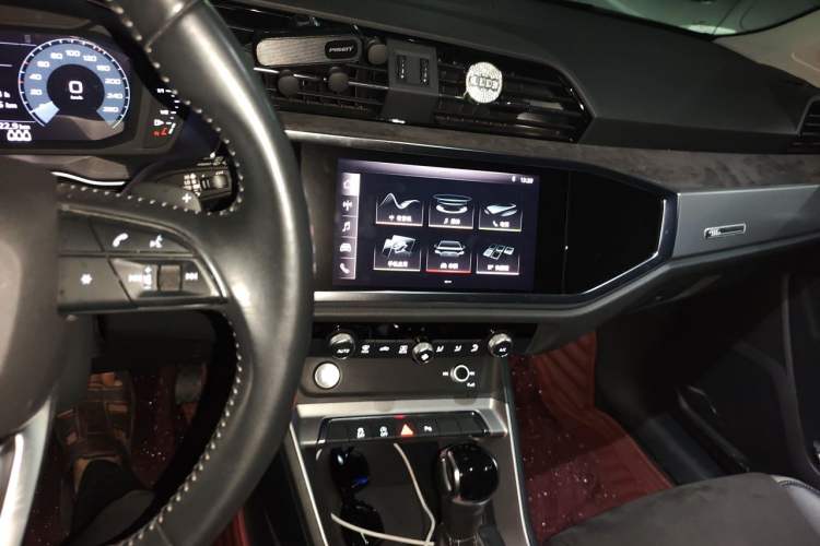 Used Audi Q3 2020 35 TFSI Fashion Dynamic Model Audio And AC Panel