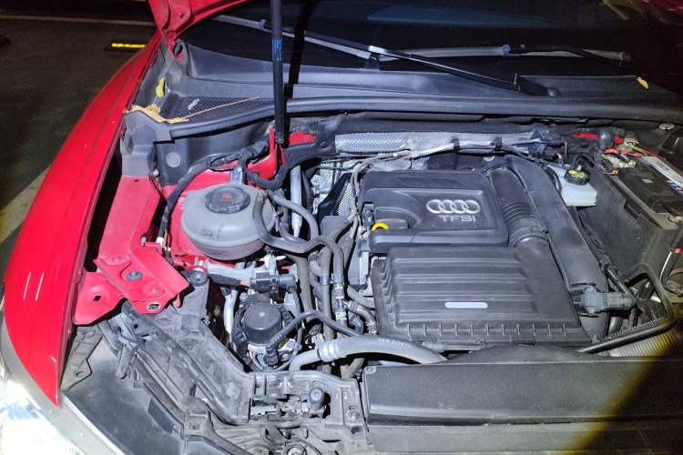 Used Audi Q3 2020 35 TFSI Fashion Dynamic Model Engine Bay Right