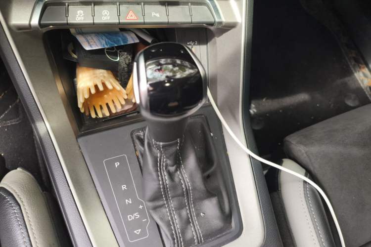 Used Audi Q3 2020 35 TFSI Fashion Dynamic Model Gear Lever