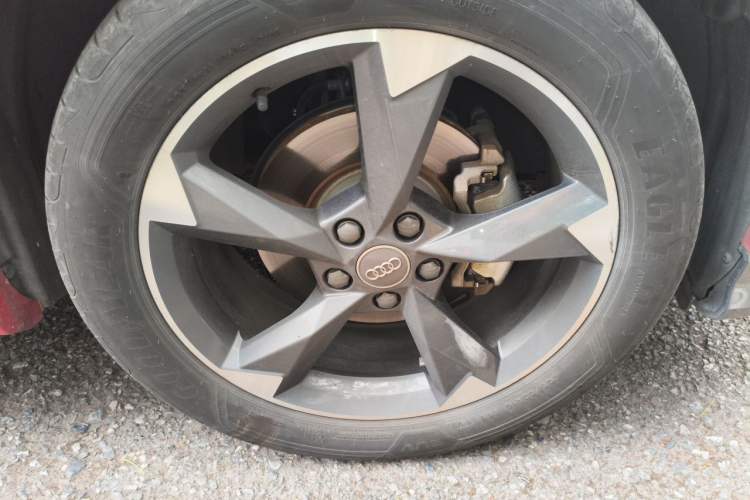 Used Audi Q3 2020 35 TFSI Fashion Dynamic Model Right Front Wheel Hub