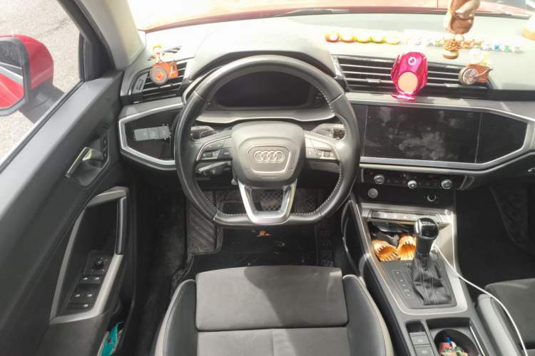 Used Audi Q3 2020 35 TFSI Fashion Dynamic Model Steering Wheel