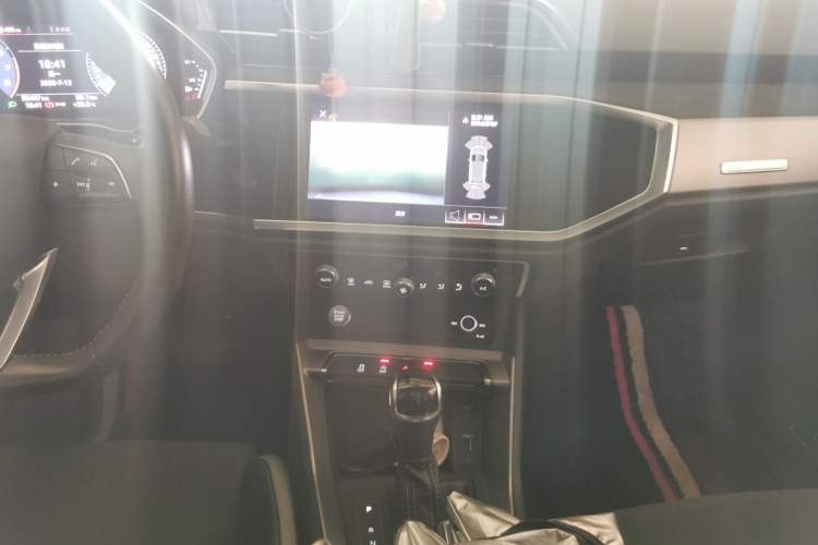 Used Audi Q3 2020 35 TFSI Fashion Dynamic Model Audio And AC Panel