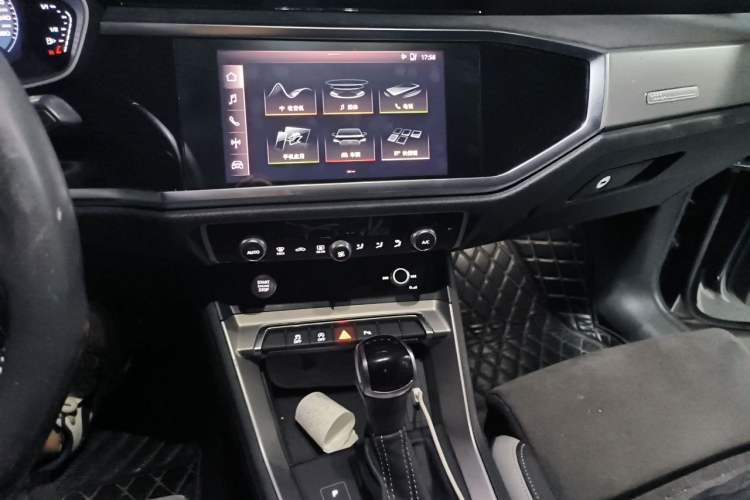Used Audi Q3 2020 35 TFSI Fashion Dynamic Model Audio And AC Panel