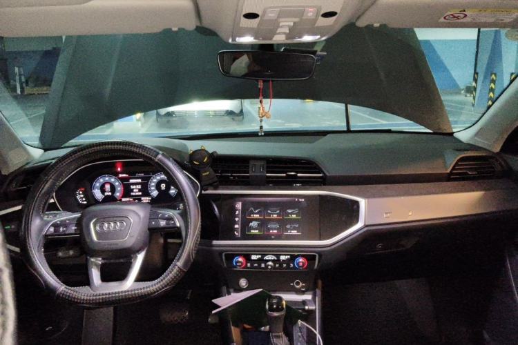 Used Audi Q3 2020 35 TFSI Fashion Dynamic Model Center Console