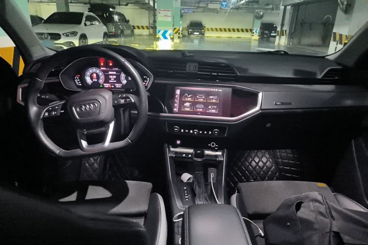 Used Audi Q3 2020 35 TFSI Fashion Dynamic Model Center Console
