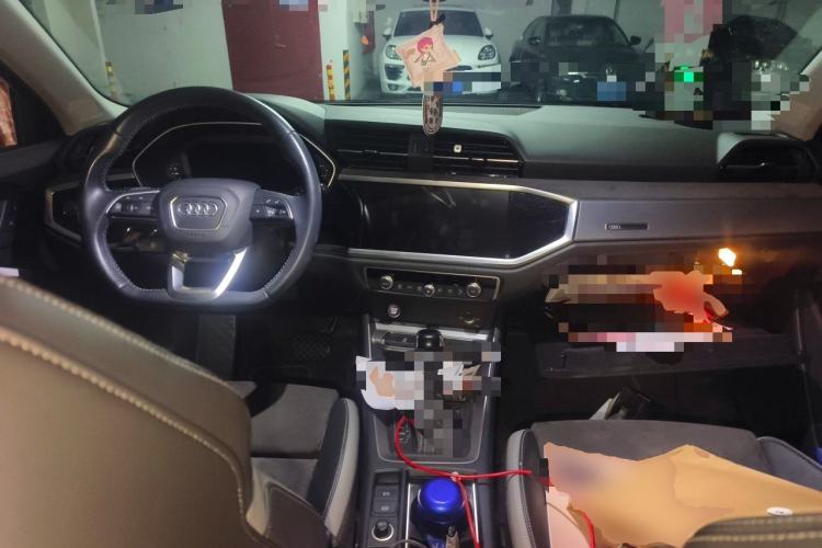 Used Audi Q3 2020 35 TFSI Fashion Dynamic Model Center Console