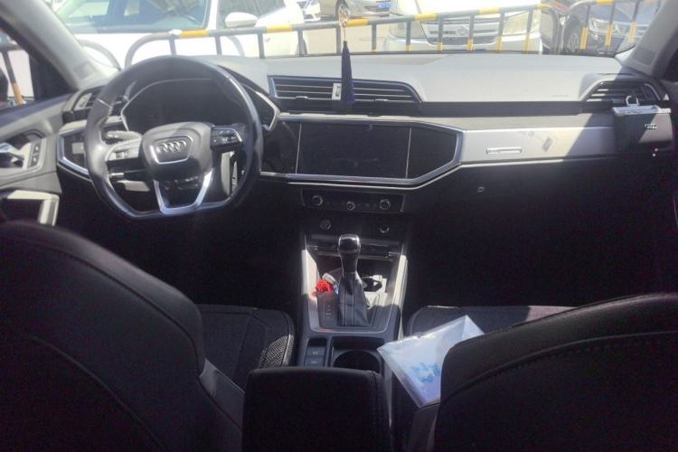 Used Audi Q3 2020 35 TFSI Fashion Dynamic Model Center Console