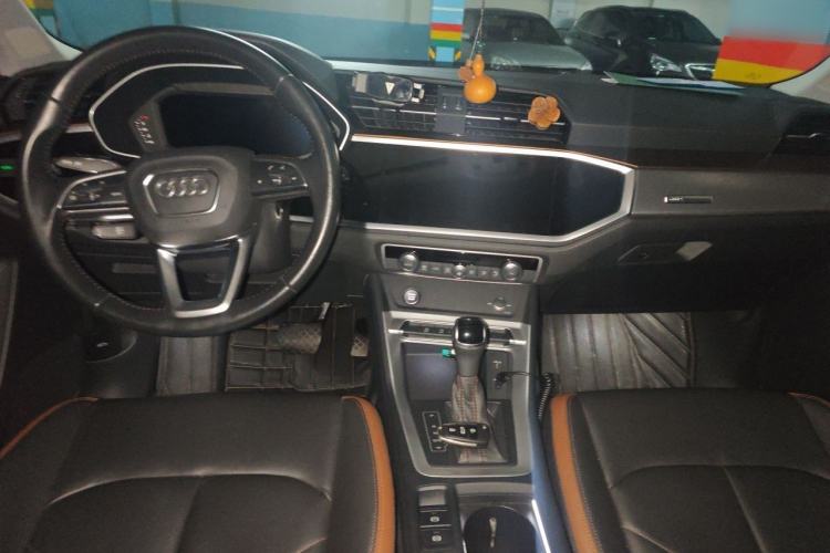 Used Audi Q3 2020 35 TFSI Fashionable and Elegant Model Center Console