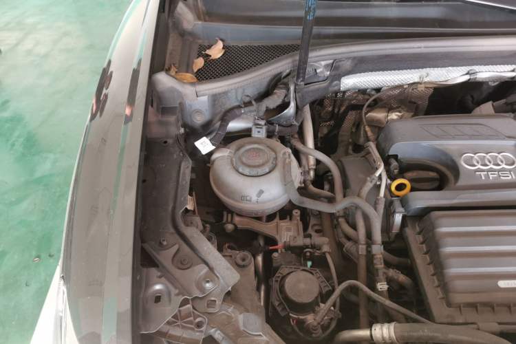 Used Audi Q3 2020 35 TFSI Fashion Dynamic Model Engine Bay Right