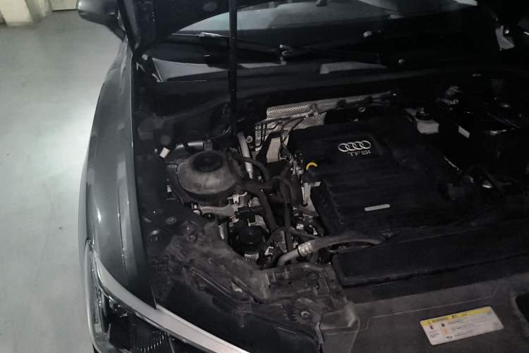 Used Audi Q3 2020 35 TFSI Fashion Dynamic Model Engine Bay Right