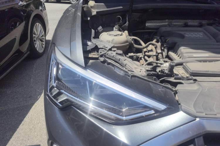 Used Audi Q3 2020 35 TFSI Fashion Dynamic Model Engine Bay Right