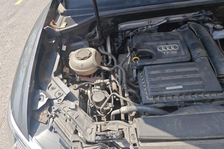 Used Audi Q3 2020 35 TFSI Fashion Dynamic Model Engine Bay Right