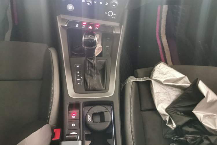 Used Audi Q3 2020 35 TFSI Fashion Dynamic Model Gear Lever
