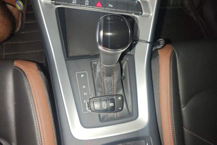 Used Audi Q3 2020 35 TFSI Fashionable and Elegant Model Gear Lever