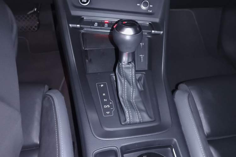 Used Audi Q3 2020 40 TFSI Fashion Dynamic Model Gear Lever