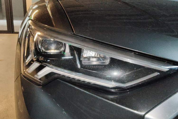 Used Audi Q3 2020 35 TFSI Fashion Dynamic Model Right Front Headlight