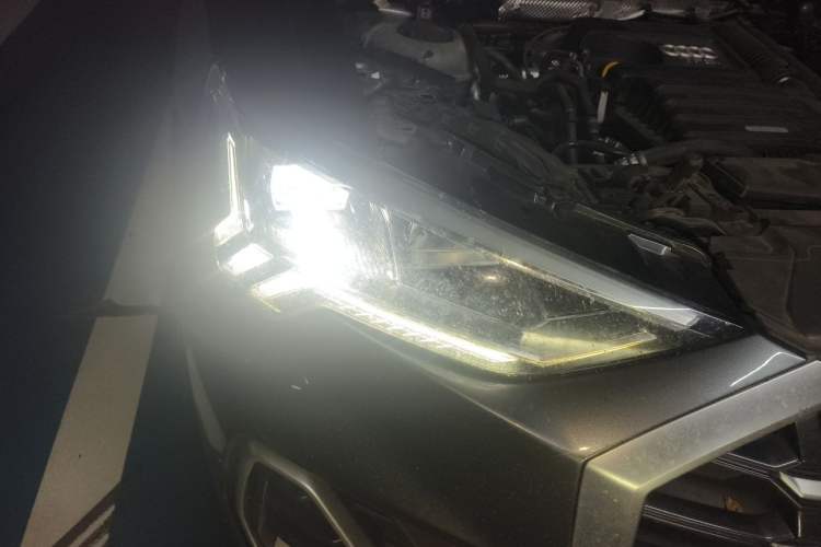 Used Audi Q3 2020 35 TFSI Fashion Dynamic Model Right Front Headlight