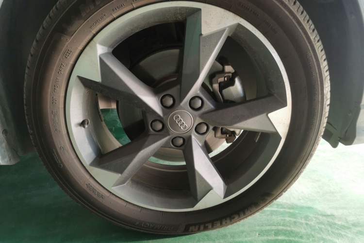 Used Audi Q3 2020 35 TFSI Fashion Dynamic Model Right Front Wheel Hub