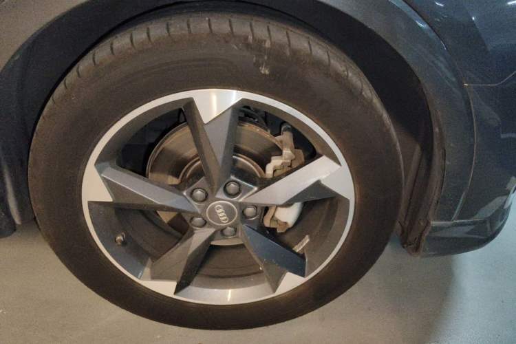 Used Audi Q3 2020 35 TFSI Fashion Dynamic Model Right Front Wheel Hub