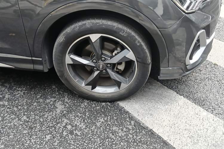 Used Audi Q3 2020 35 TFSI Fashion Dynamic Model Right Front Wheel Hub