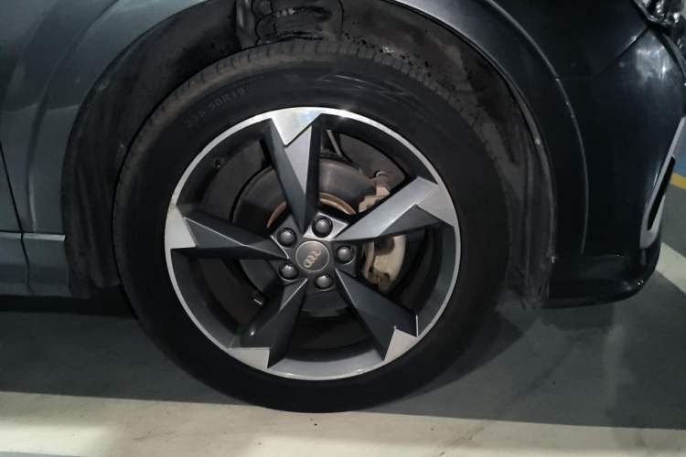 Used Audi Q3 2020 35 TFSI Fashion Dynamic Model Right Front Wheel Hub