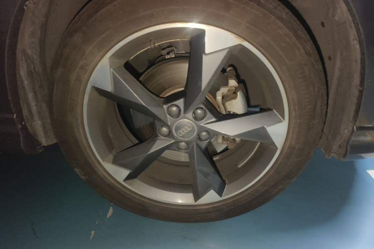Used Audi Q3 2020 35 TFSI Fashion Dynamic Model Right Front Wheel Hub
