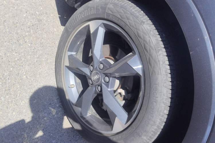 Used Audi Q3 2020 35 TFSI Fashion Dynamic Model Right Front Wheel Hub