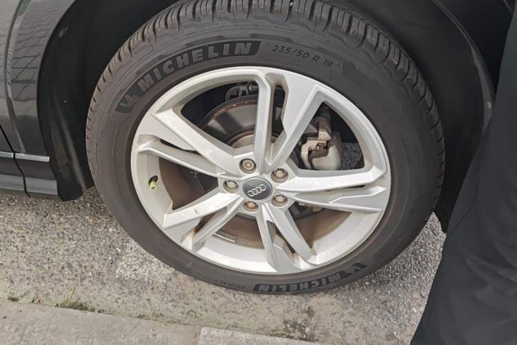 Used Audi Q3 2020 35 TFSI Fashionable and Elegant Model Right Front Wheel Hub
