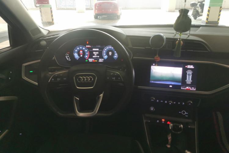 Used Audi Q3 2020 35 TFSI Fashion Dynamic Model Steering Wheel