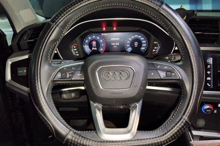 Used Audi Q3 2020 35 TFSI Fashion Dynamic Model Steering Wheel