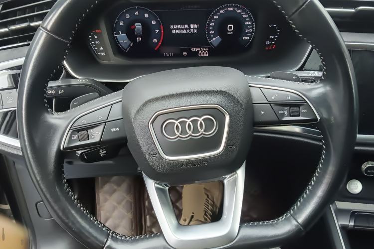 Used Audi Q3 2020 35 TFSI Fashion Dynamic Model Steering Wheel