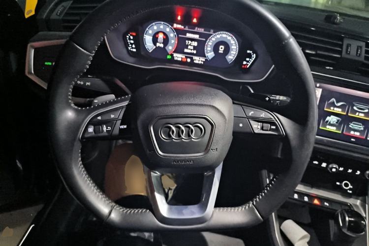 Used Audi Q3 2020 35 TFSI Fashion Dynamic Model Steering Wheel