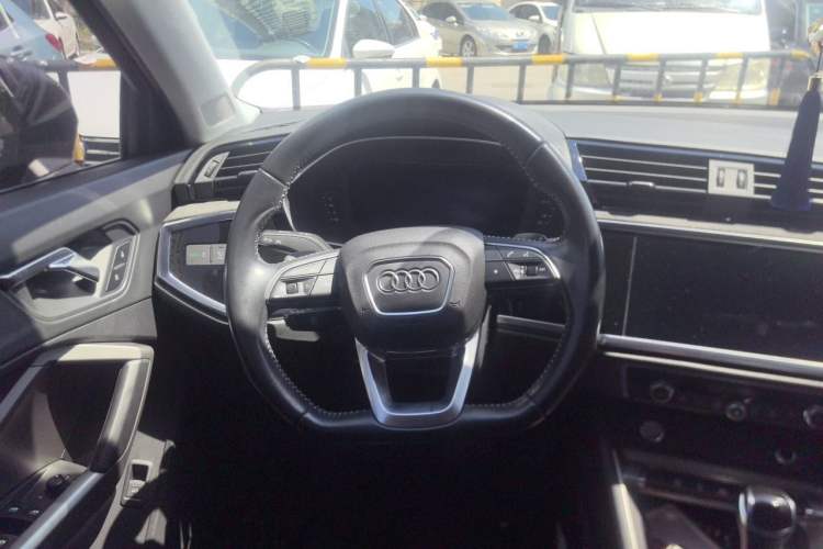 Used Audi Q3 2020 35 TFSI Fashion Dynamic Model Steering Wheel