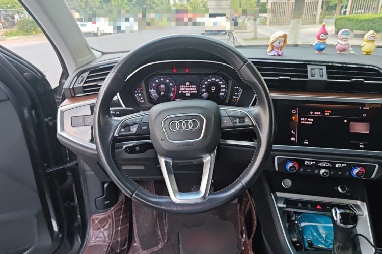 Used Audi Q3 2020 35 TFSI Fashionable and Elegant Model Steering Wheel