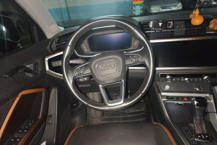 Used Audi Q3 2020 35 TFSI Fashionable and Elegant Model Steering Wheel