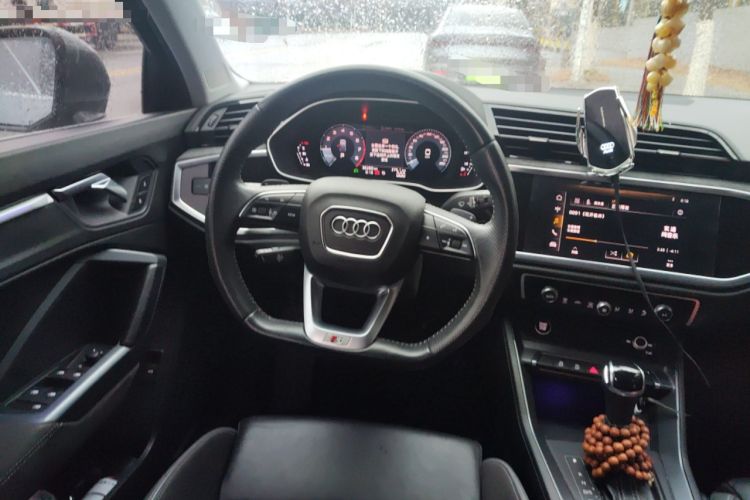 Used Audi Q3 2020 40 TFSI Fashion Dynamic Model Steering Wheel
