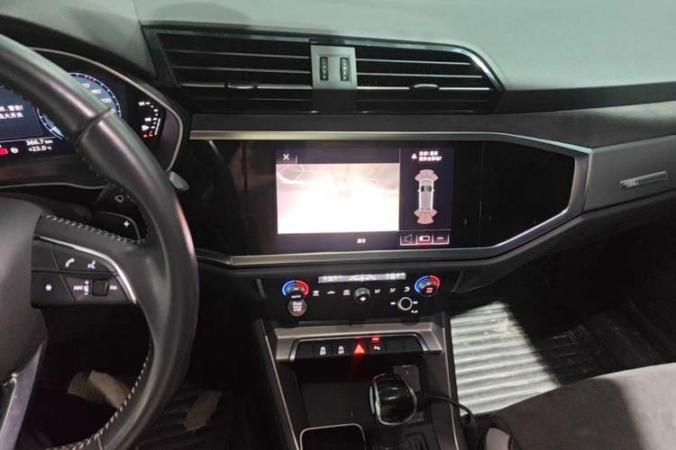 Used Audi Q3 2020 35 TFSI Fashion Dynamic Model Audio And AC Panel