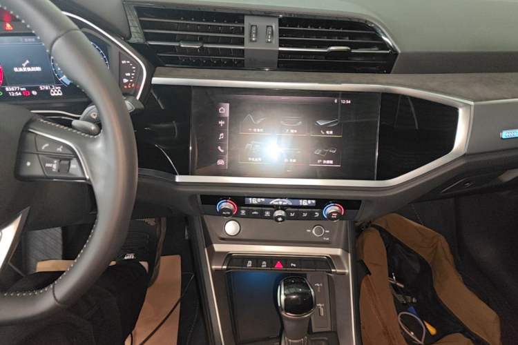 Used Audi Q3 2020 40 TFSI Fashion Dynamic Model Audio And AC Panel