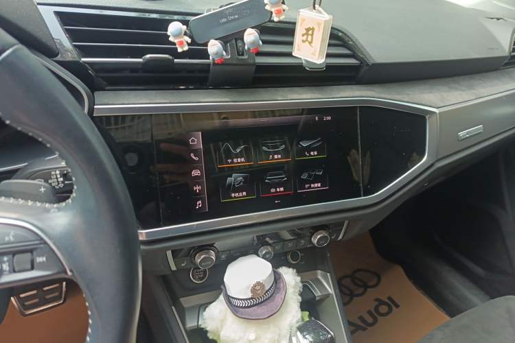 Used Audi Q3 2020 40 TFSI Fashion Dynamic Model Audio And AC Panel