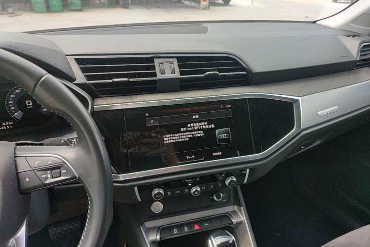 Used Audi Q3 2020 35 TFSI Fashion Dynamic Model Audio And AC Panel