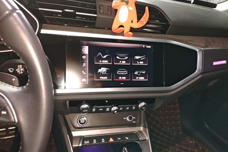 Used Audi Q3 2020 40 TFSI Fashion Dynamic Model Audio And AC Panel