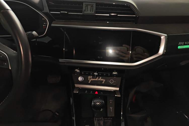 Used Audi Q3 2020 40 TFSI Fashion Dynamic Model Audio And AC Panel